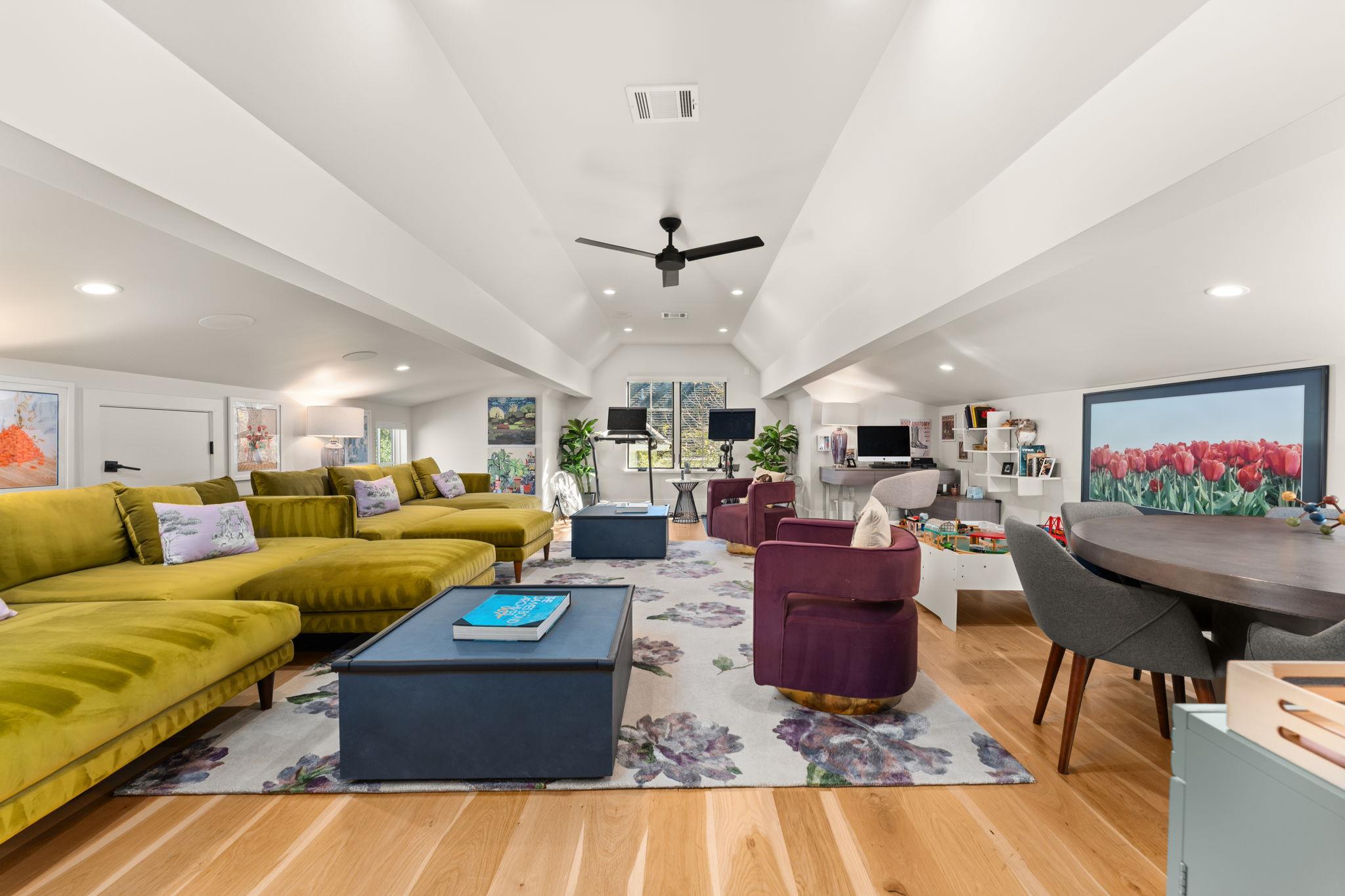 2203 Greenlee DR