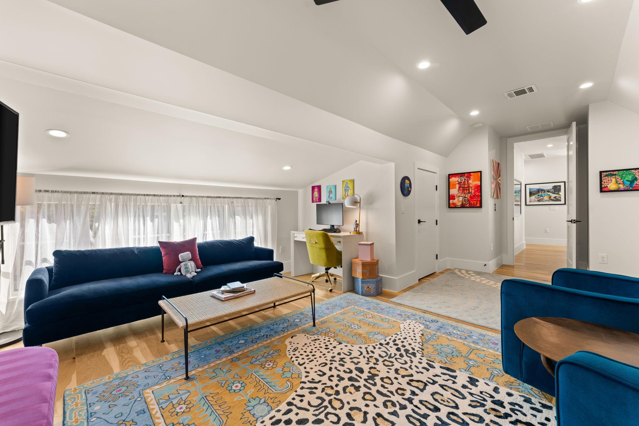 2203 Greenlee DR