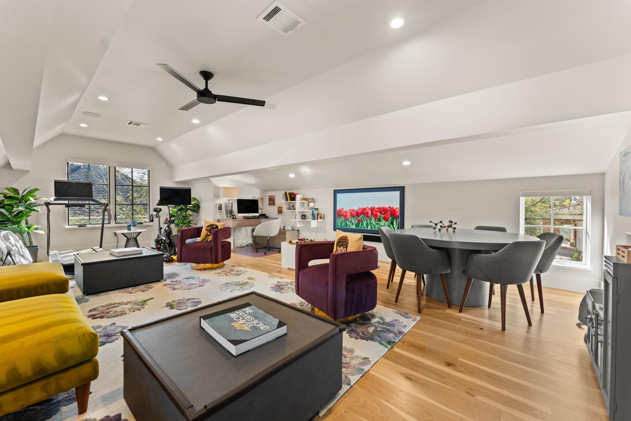 2203 Greenlee DR