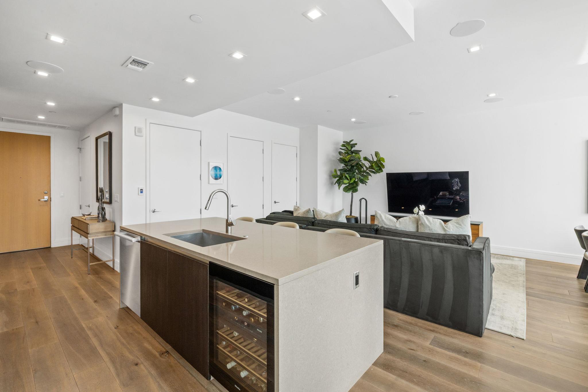 501 West AVE #1405