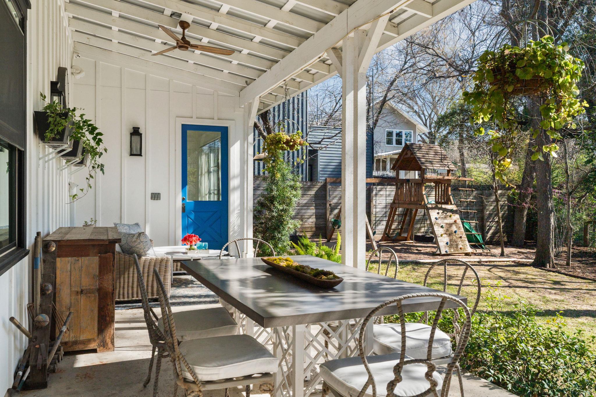 703 E Live Oak ST