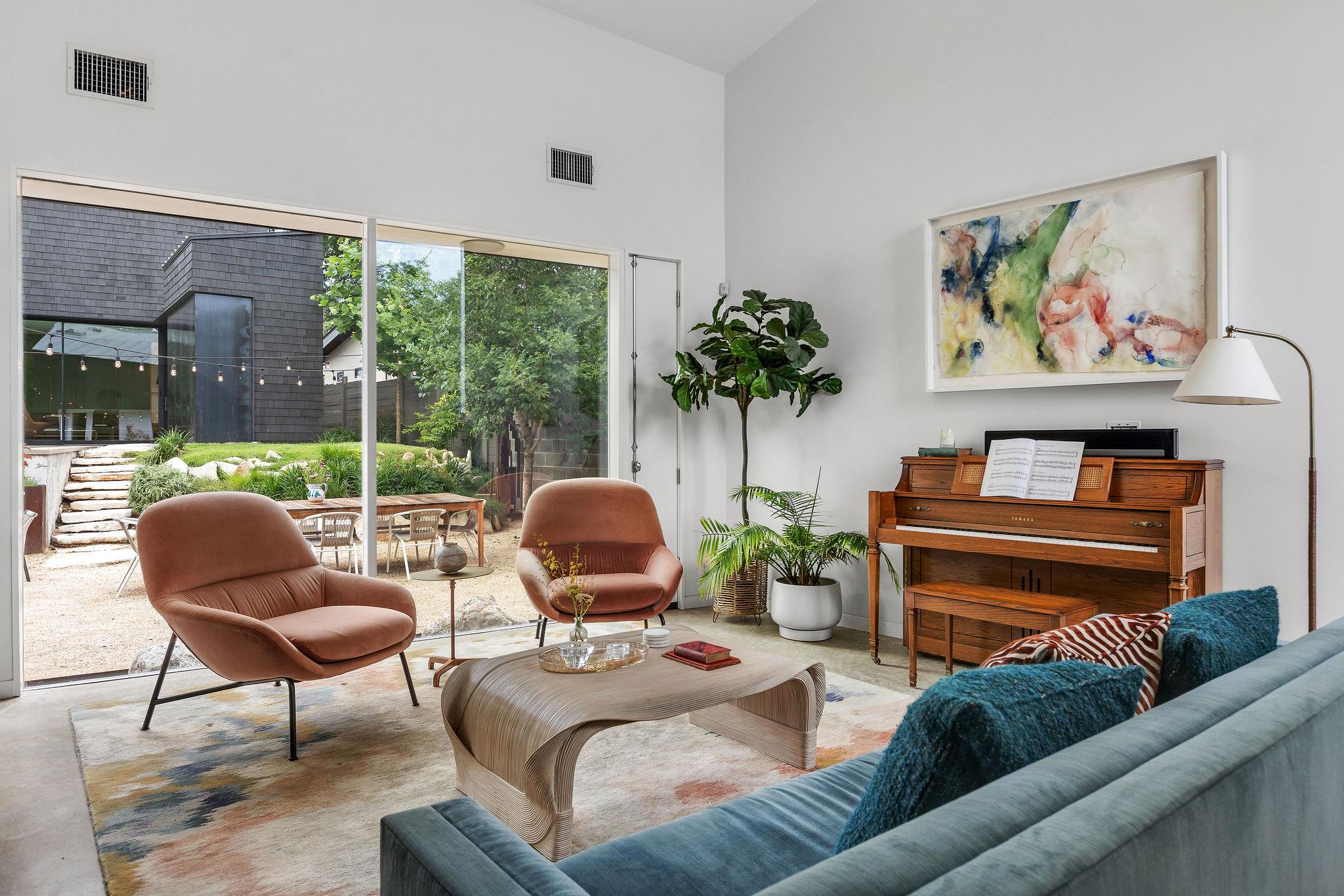 1303 1/2 Hillside AVE