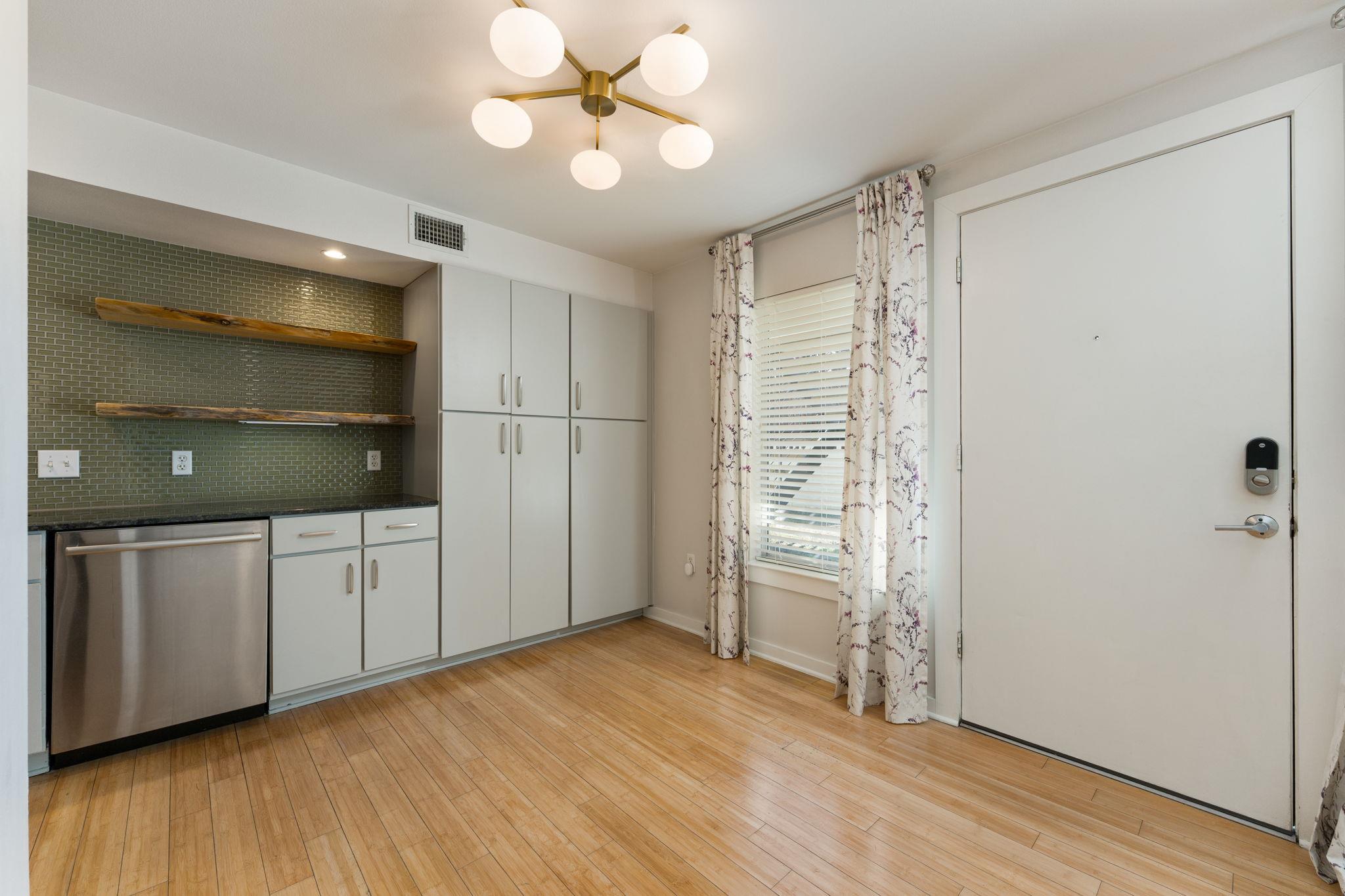 2200 Dickson DR # 119