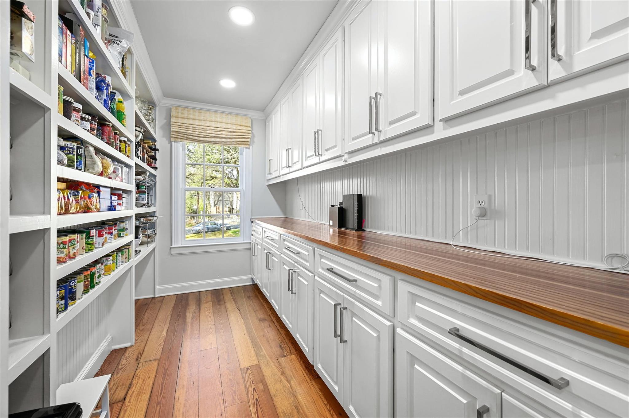 1307 Elton LN