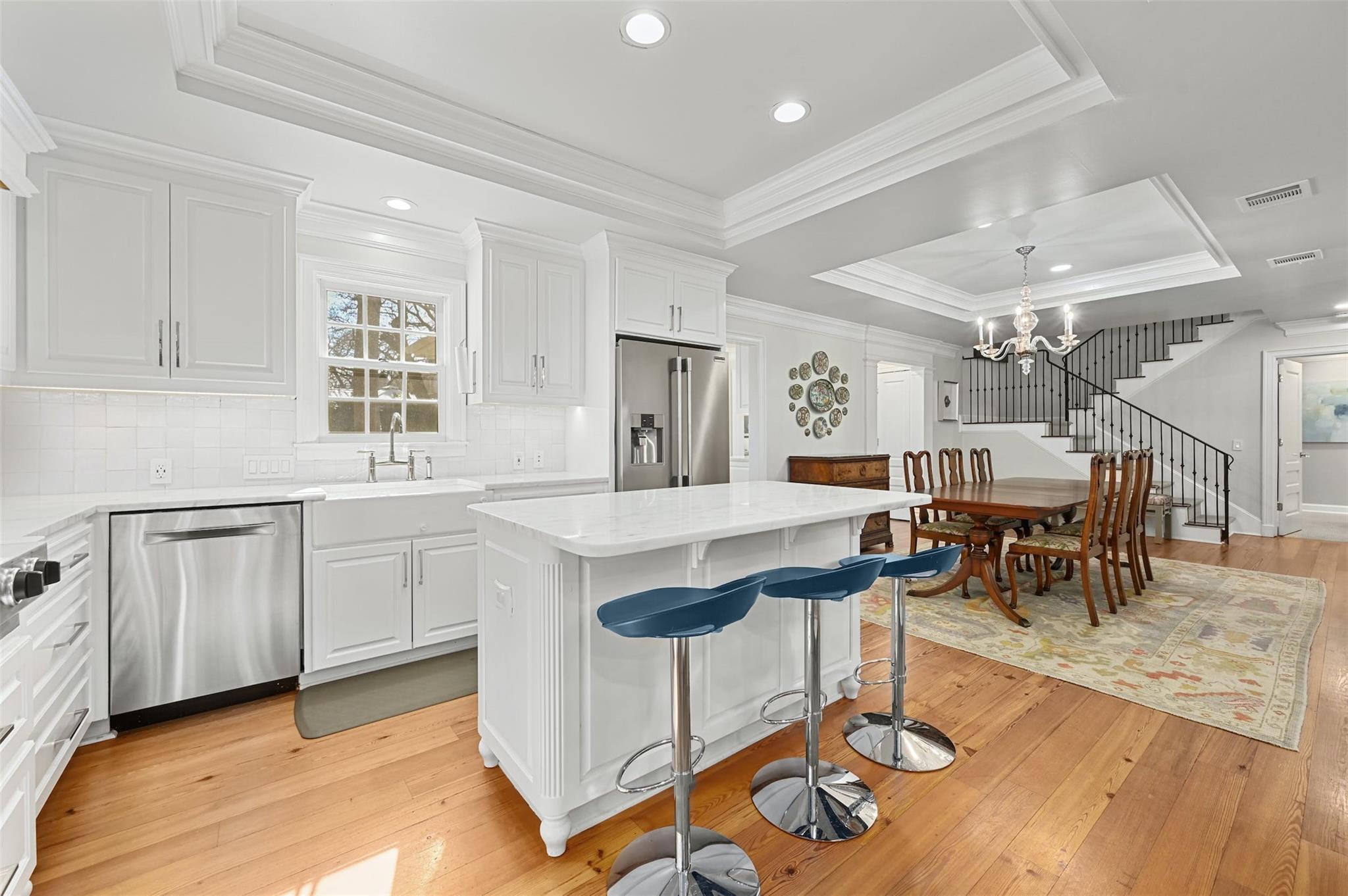 1307 Elton LN