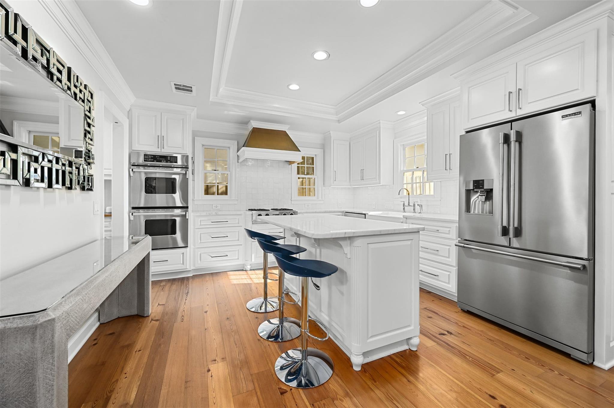 1307 Elton LN