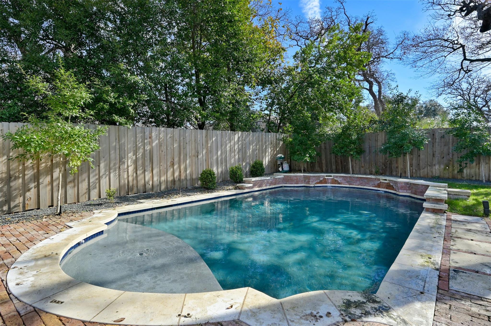 1307 Elton LN