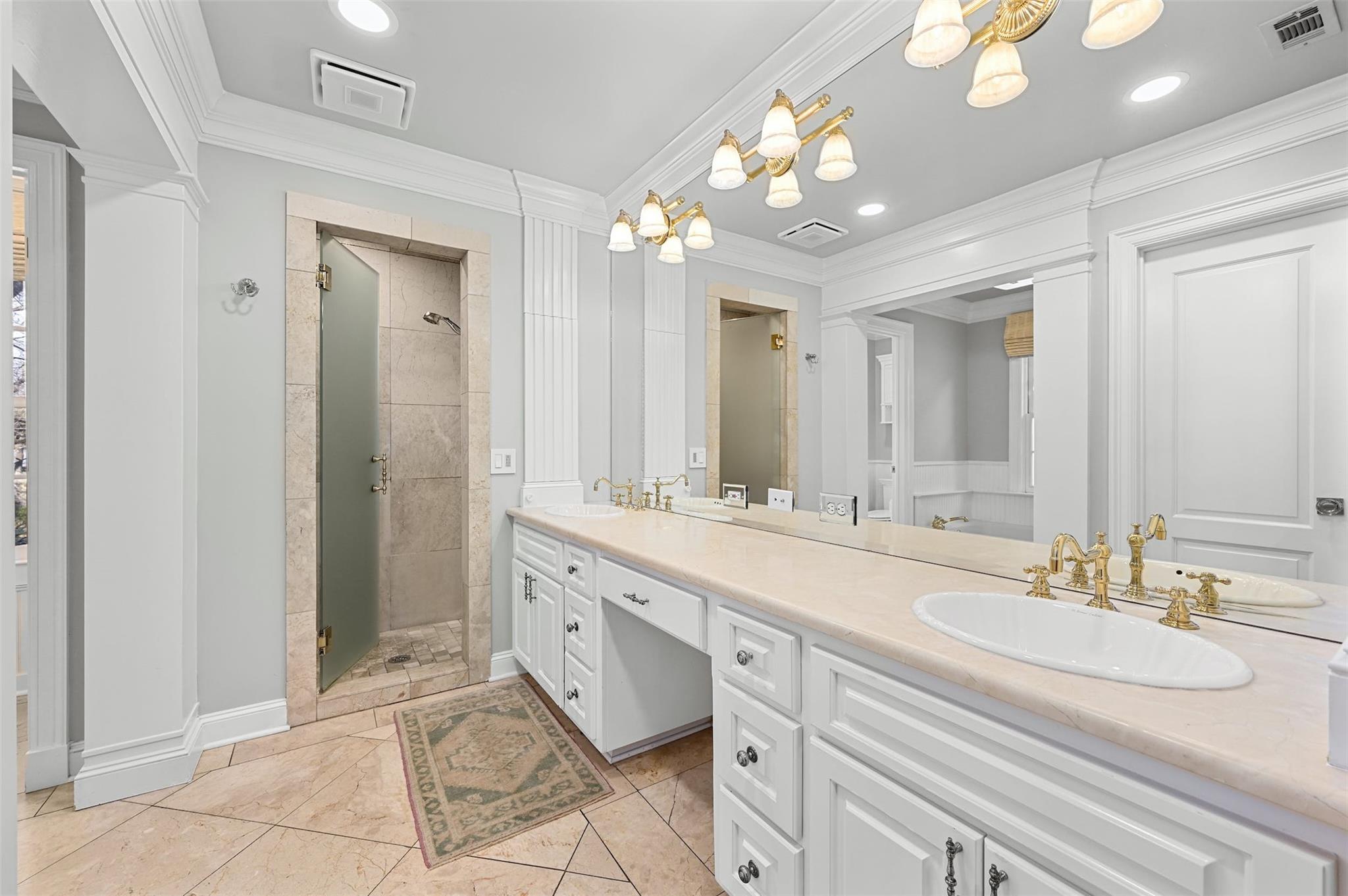1307 Elton LN