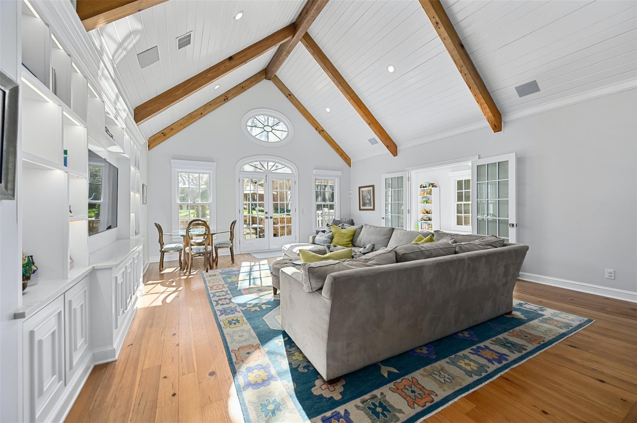 1307 Elton LN