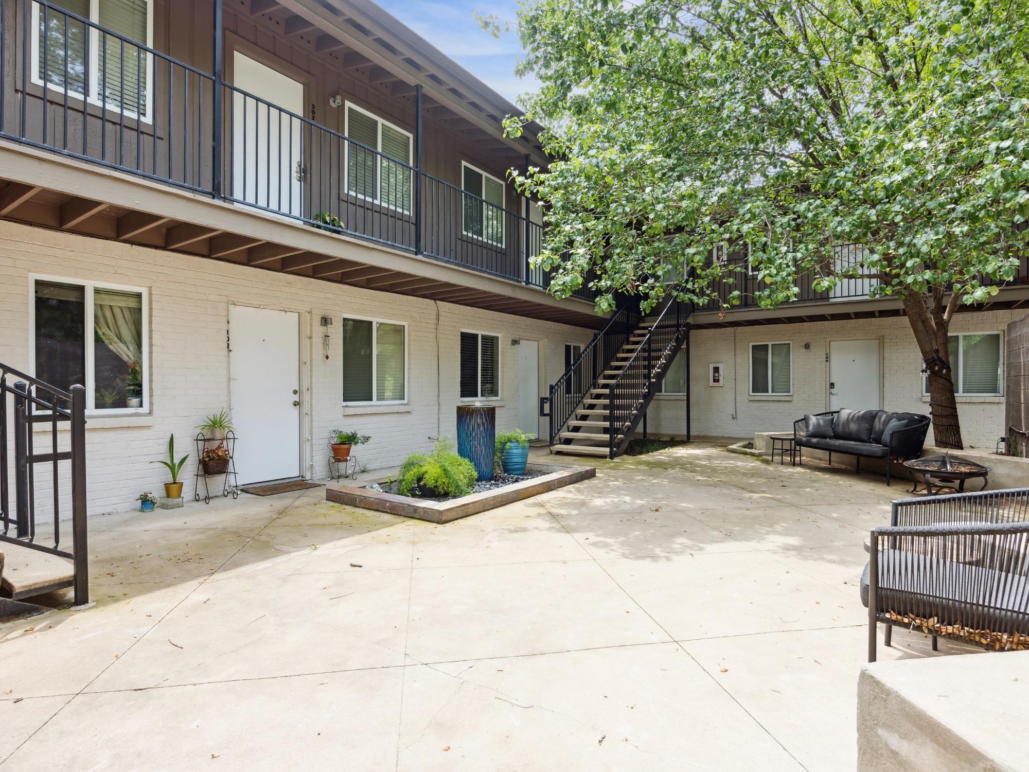 1503 W 9th ST #204