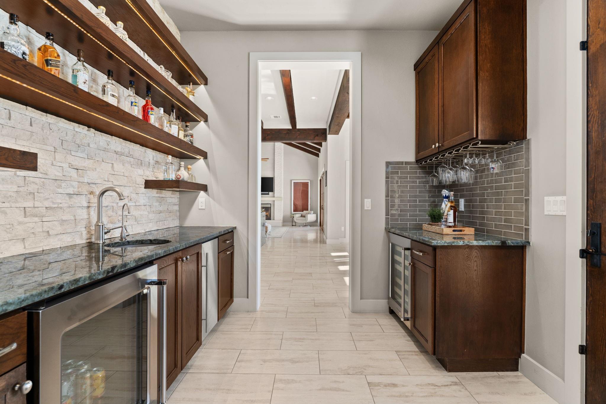 2560 Bell Springs RD