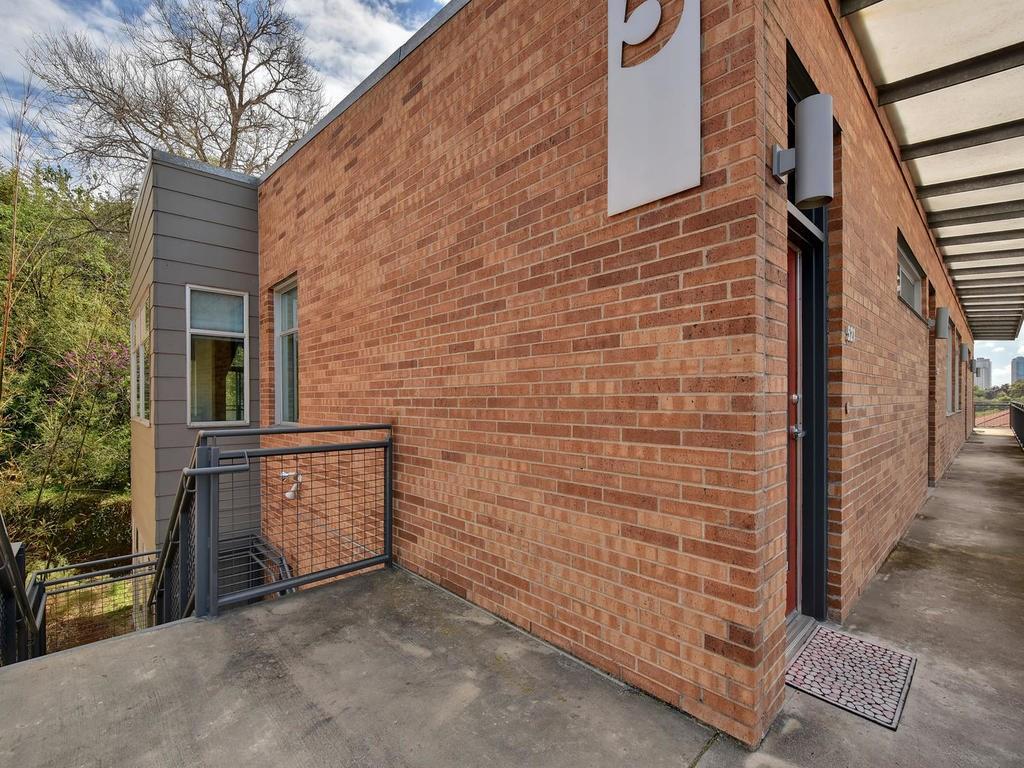 2205 N Lamar BLVD # 521