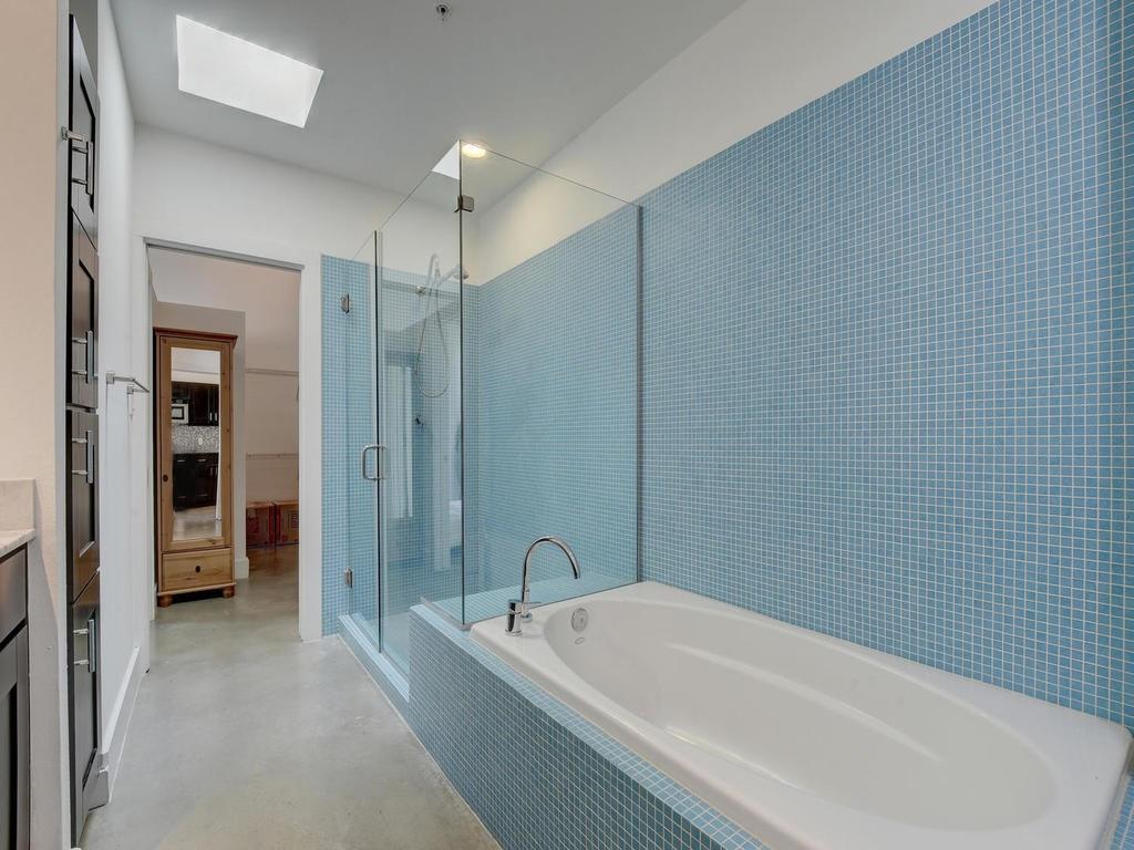 2205 N Lamar BLVD # 521