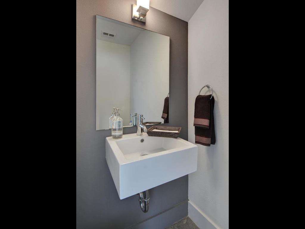 2205 N Lamar BLVD # 224