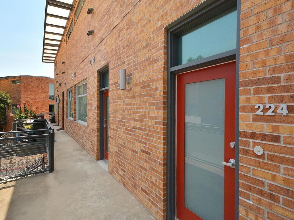 2205 N Lamar BLVD # 224