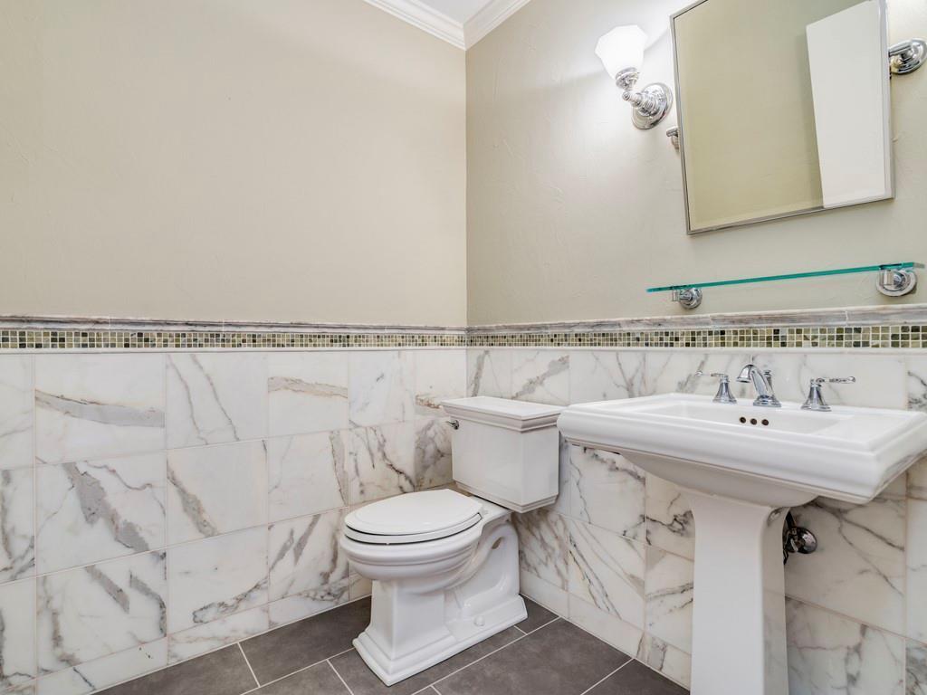 404 Almarion DR