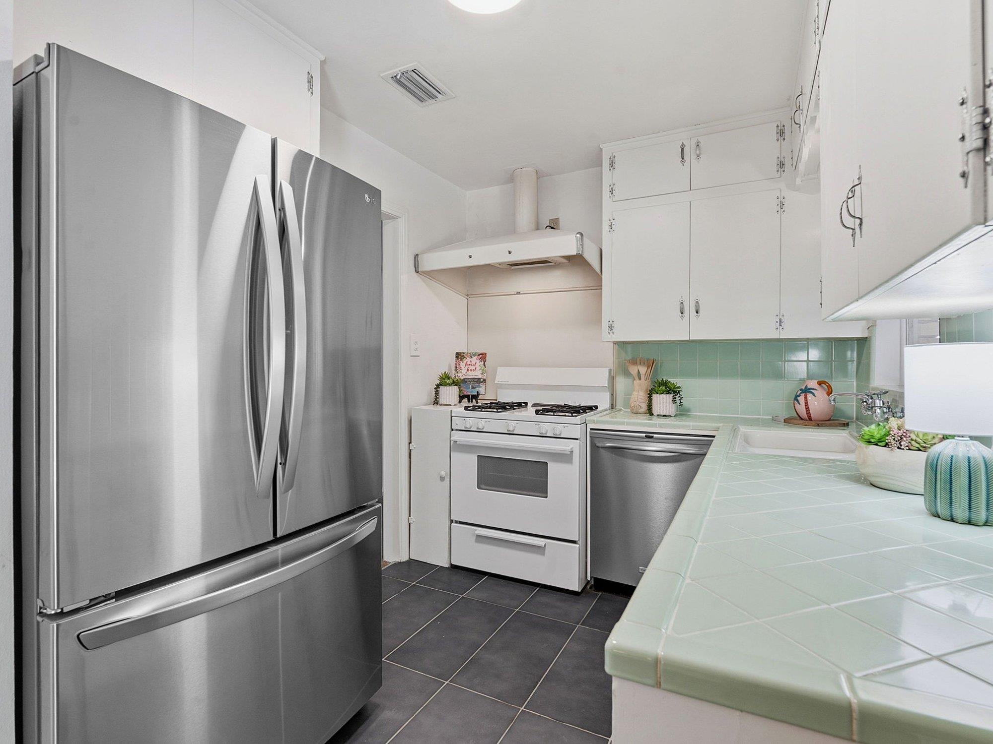 611 Wilmes DR
