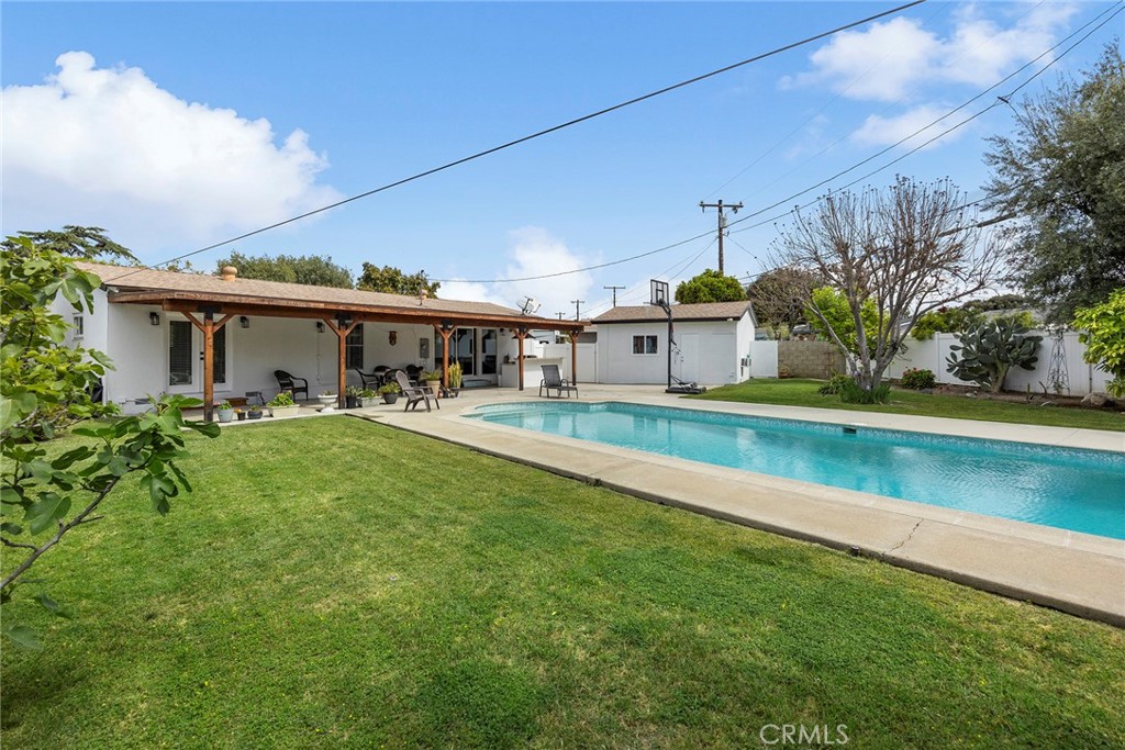 1400 W Wilshire Avenue