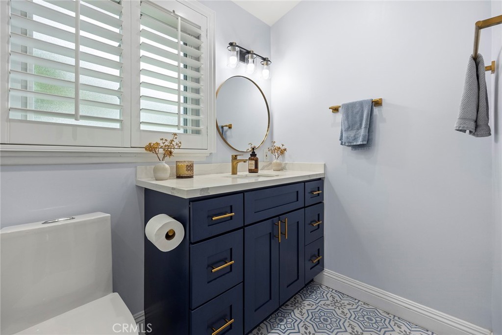 1400 W Wilshire Avenue