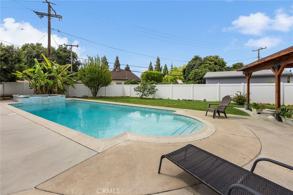 1400 W Wilshire Avenue