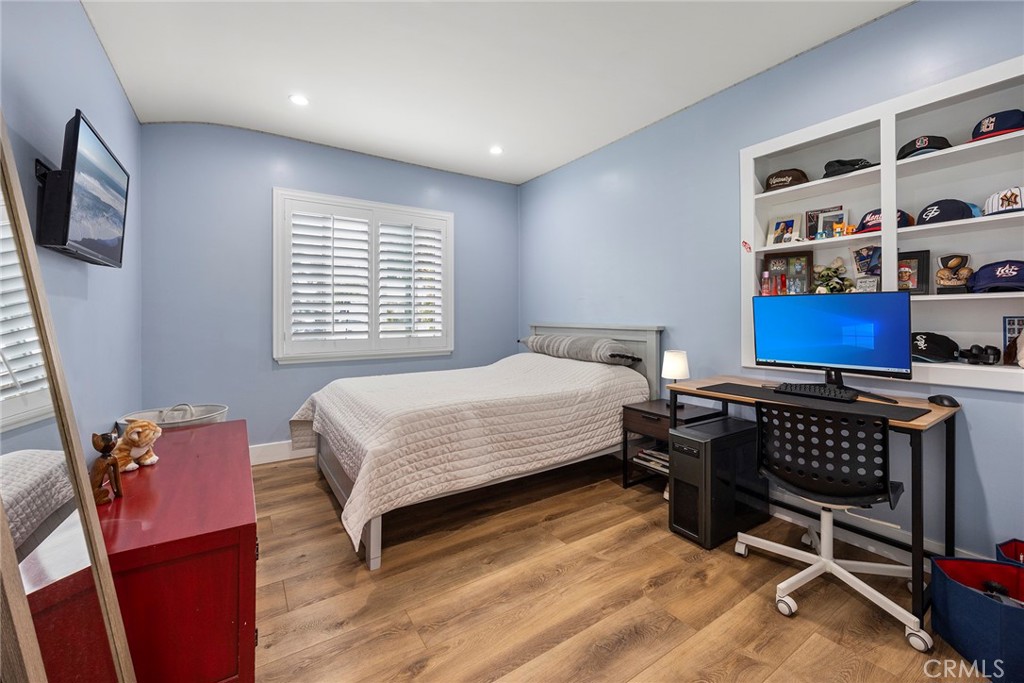 1400 W Wilshire Avenue