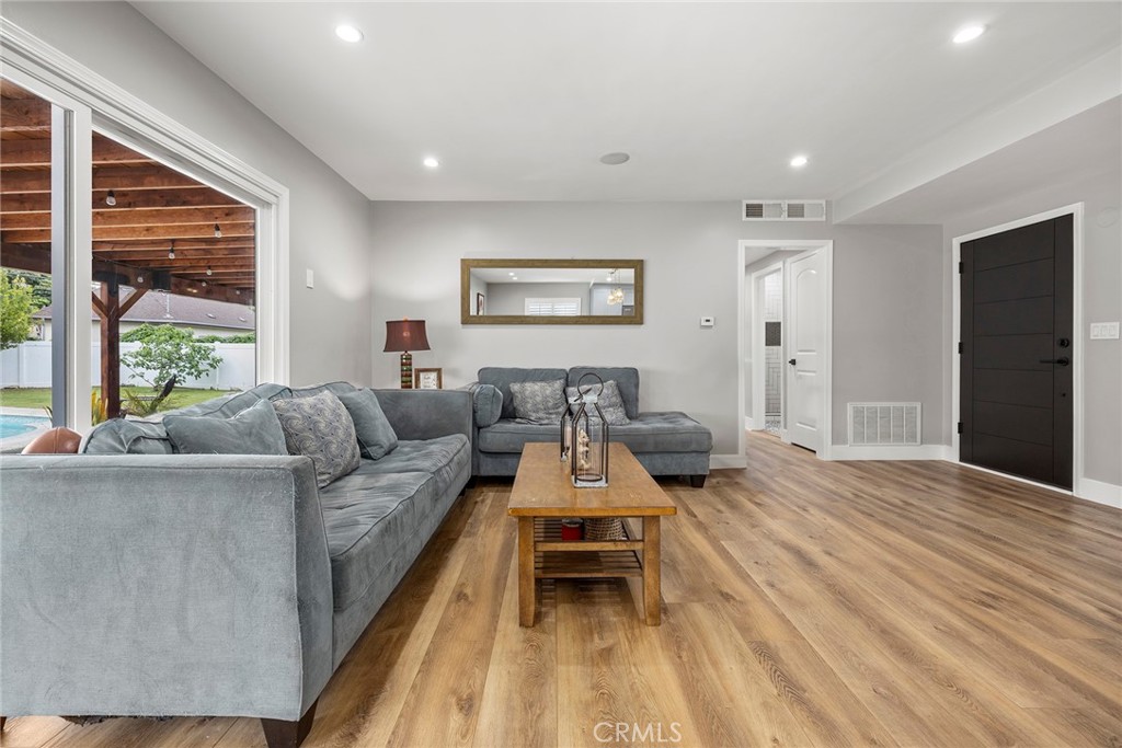 1400 W Wilshire Avenue