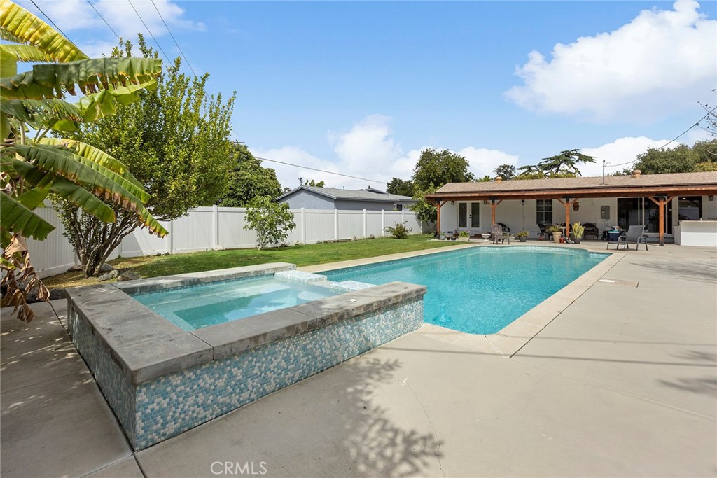 1400 W Wilshire Avenue