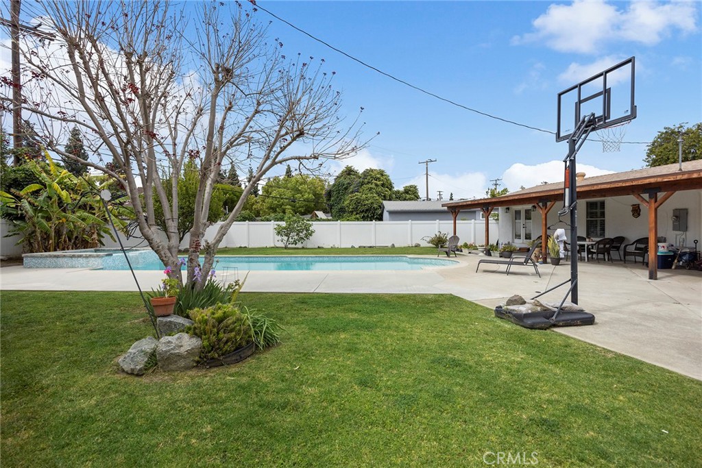 1400 W Wilshire Avenue