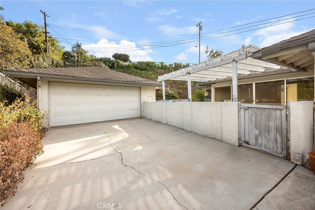 240 W Wedgewood