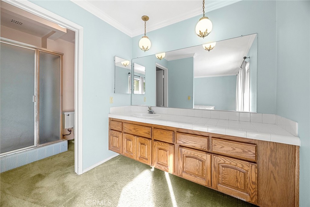 240 W Wedgewood