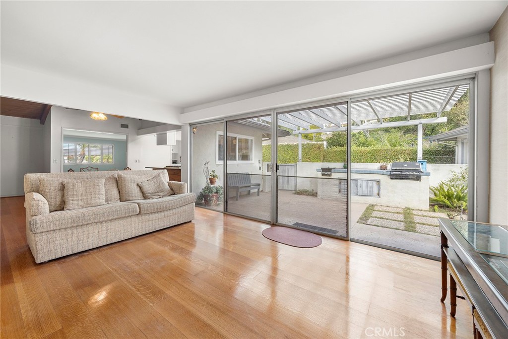 240 W Wedgewood