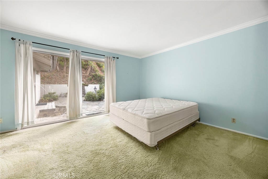 240 W Wedgewood
