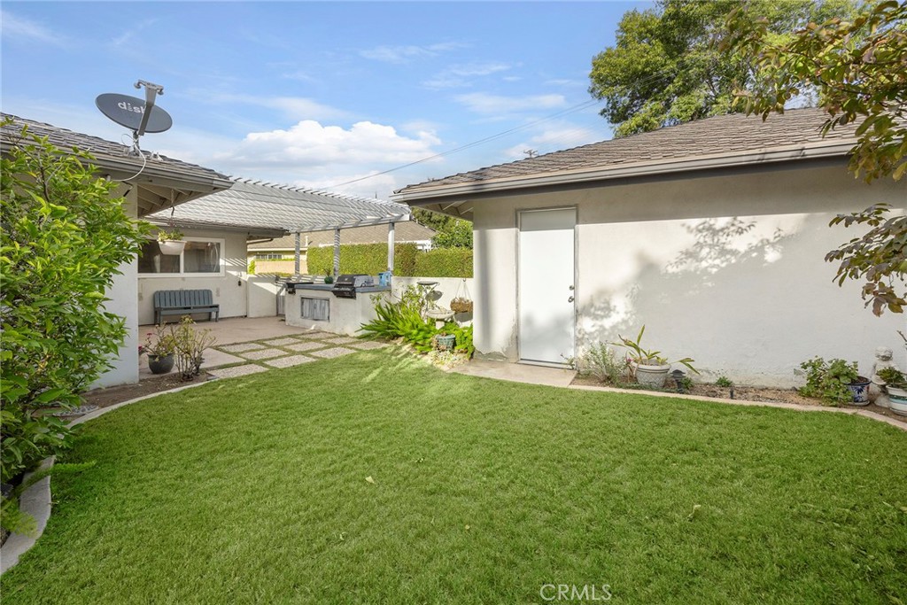 240 W Wedgewood