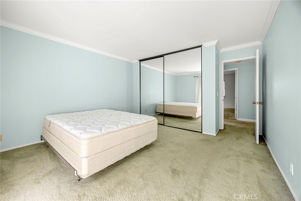 240 W Wedgewood