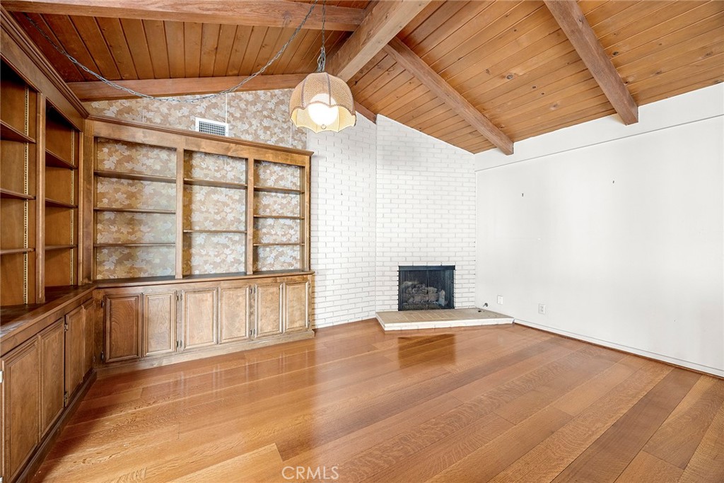 240 W Wedgewood