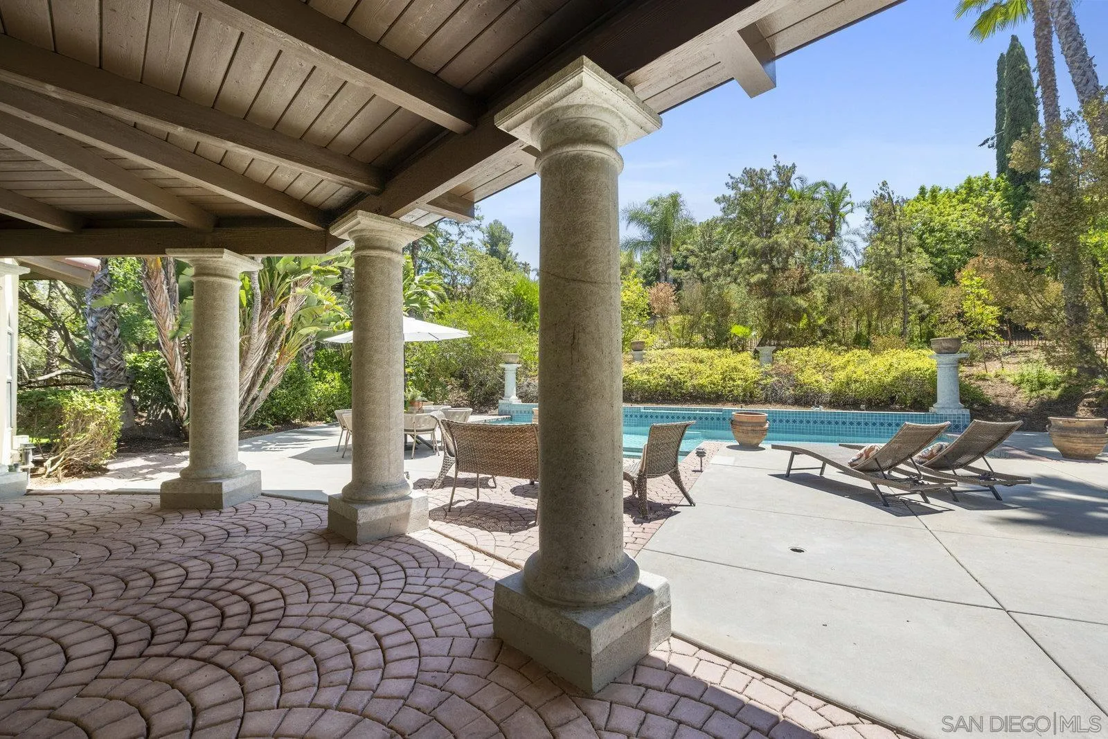 17601 Valle Verde