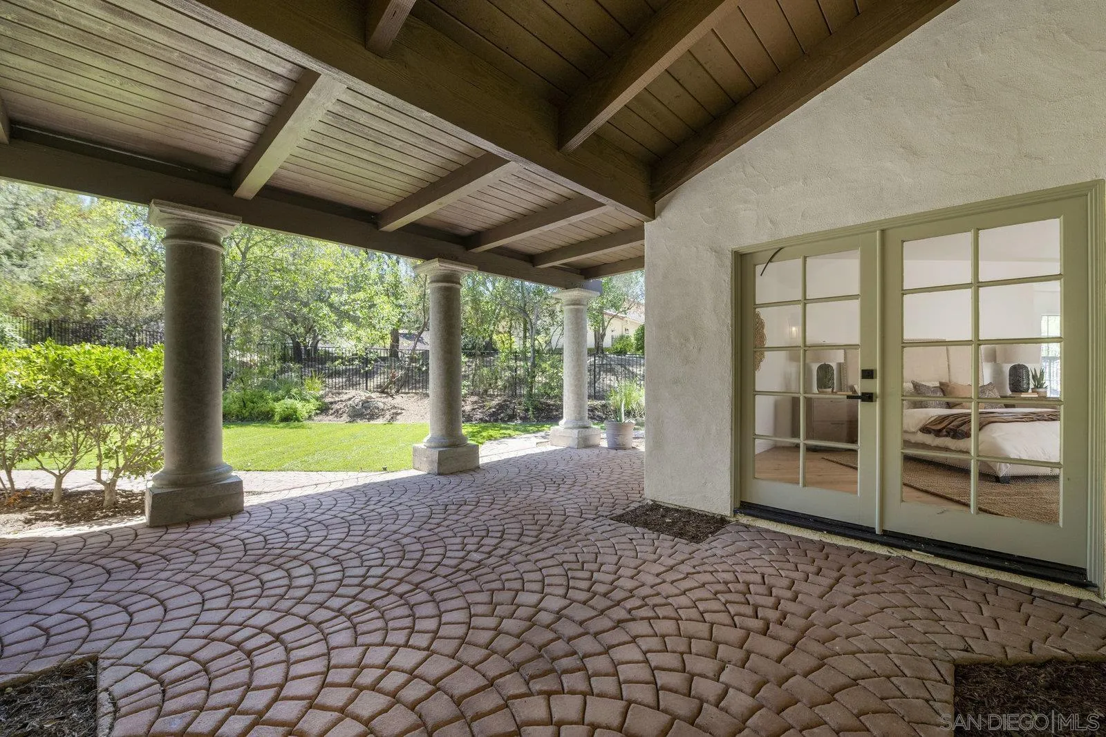 17601 Valle Verde
