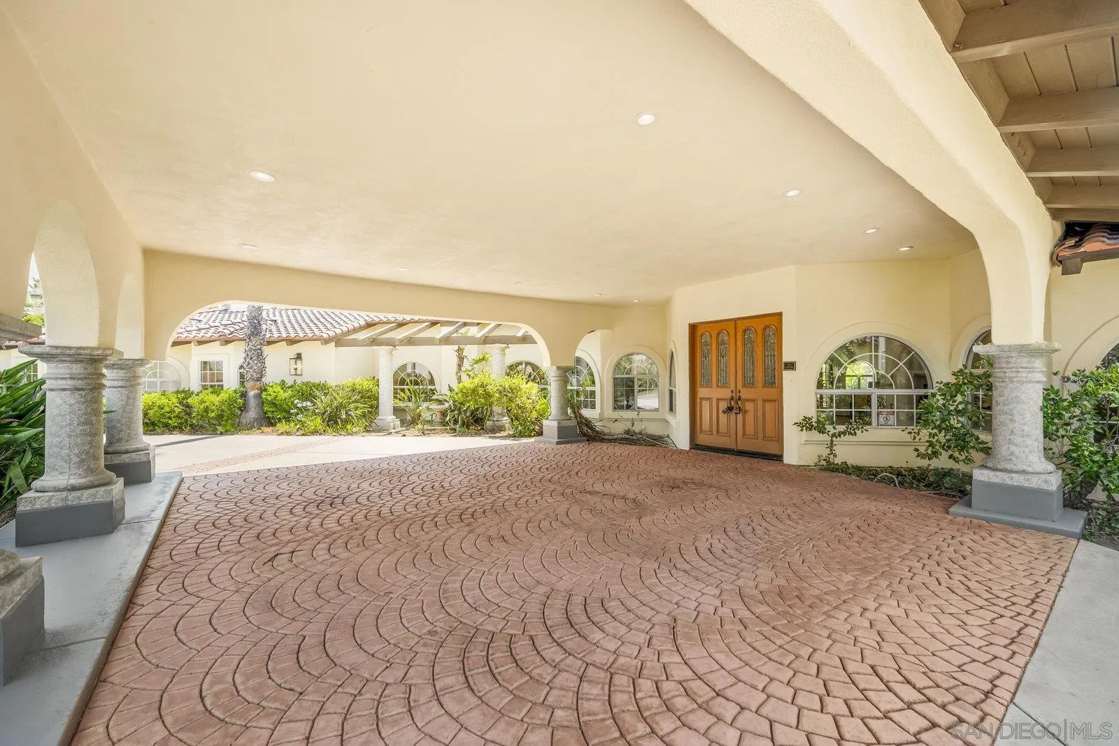 17601 Valle Verde
