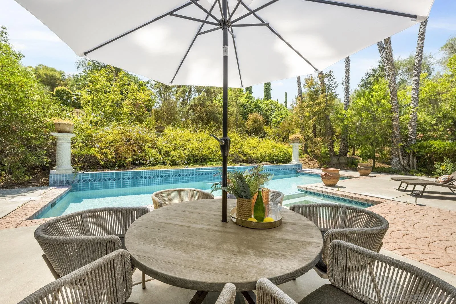 17601 Valle Verde