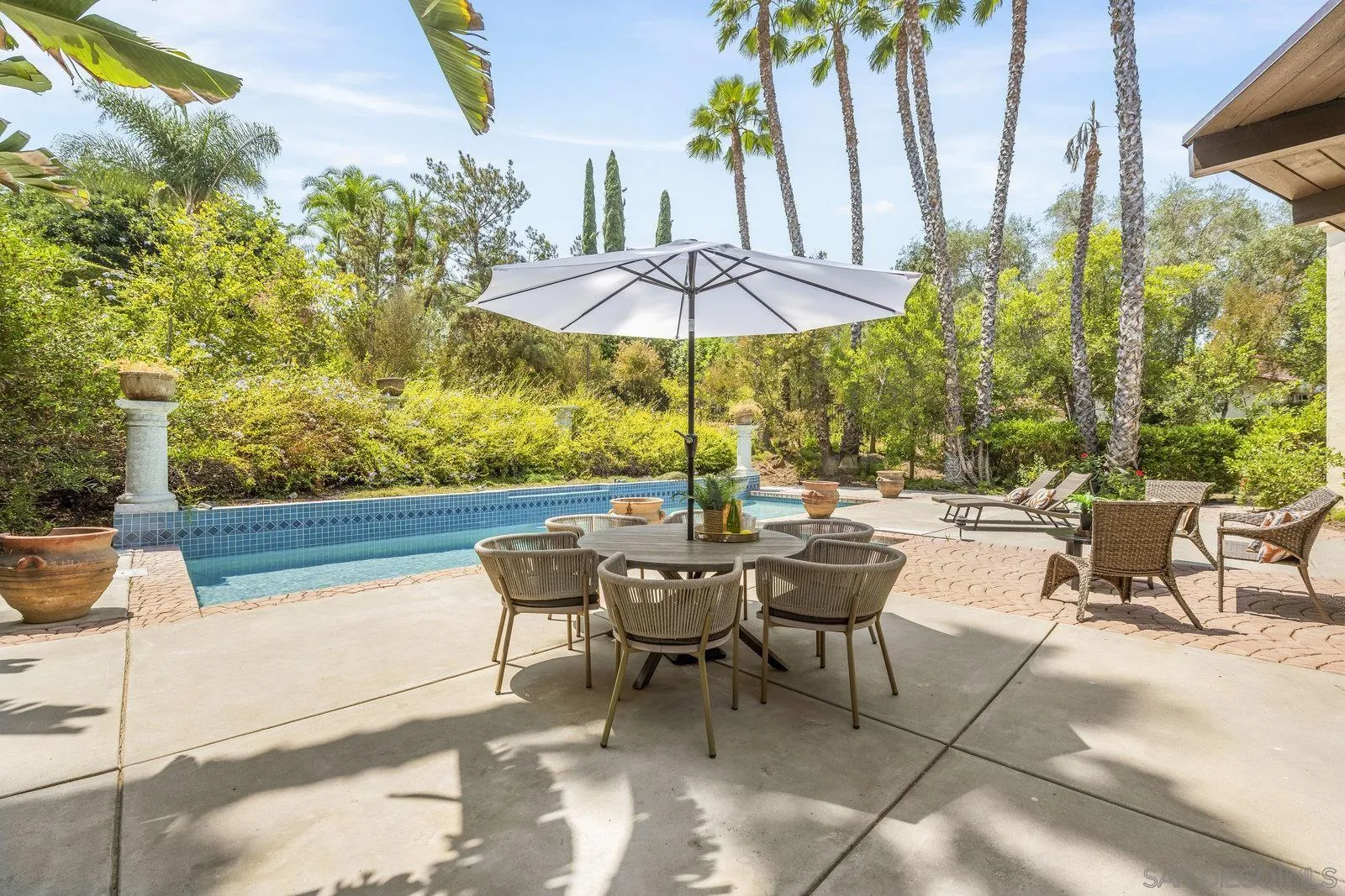 17601 Valle Verde