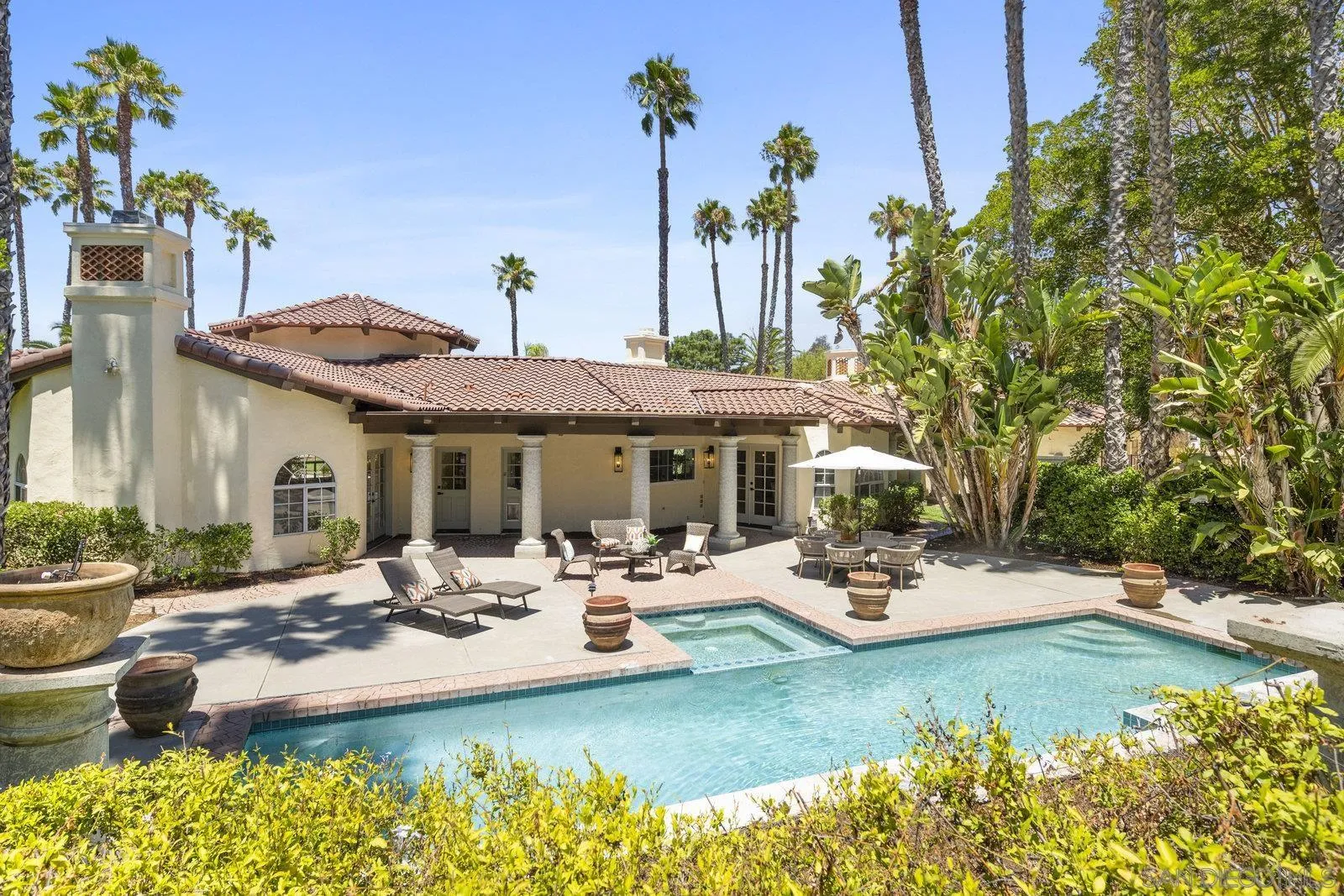 17601 Valle Verde
