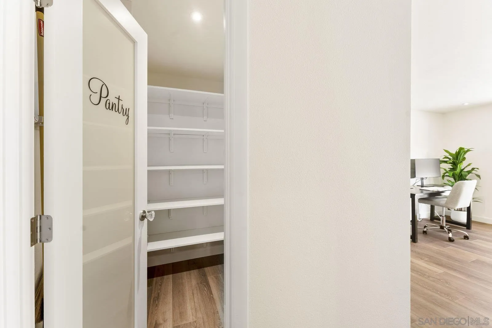 4527 Chinook Court