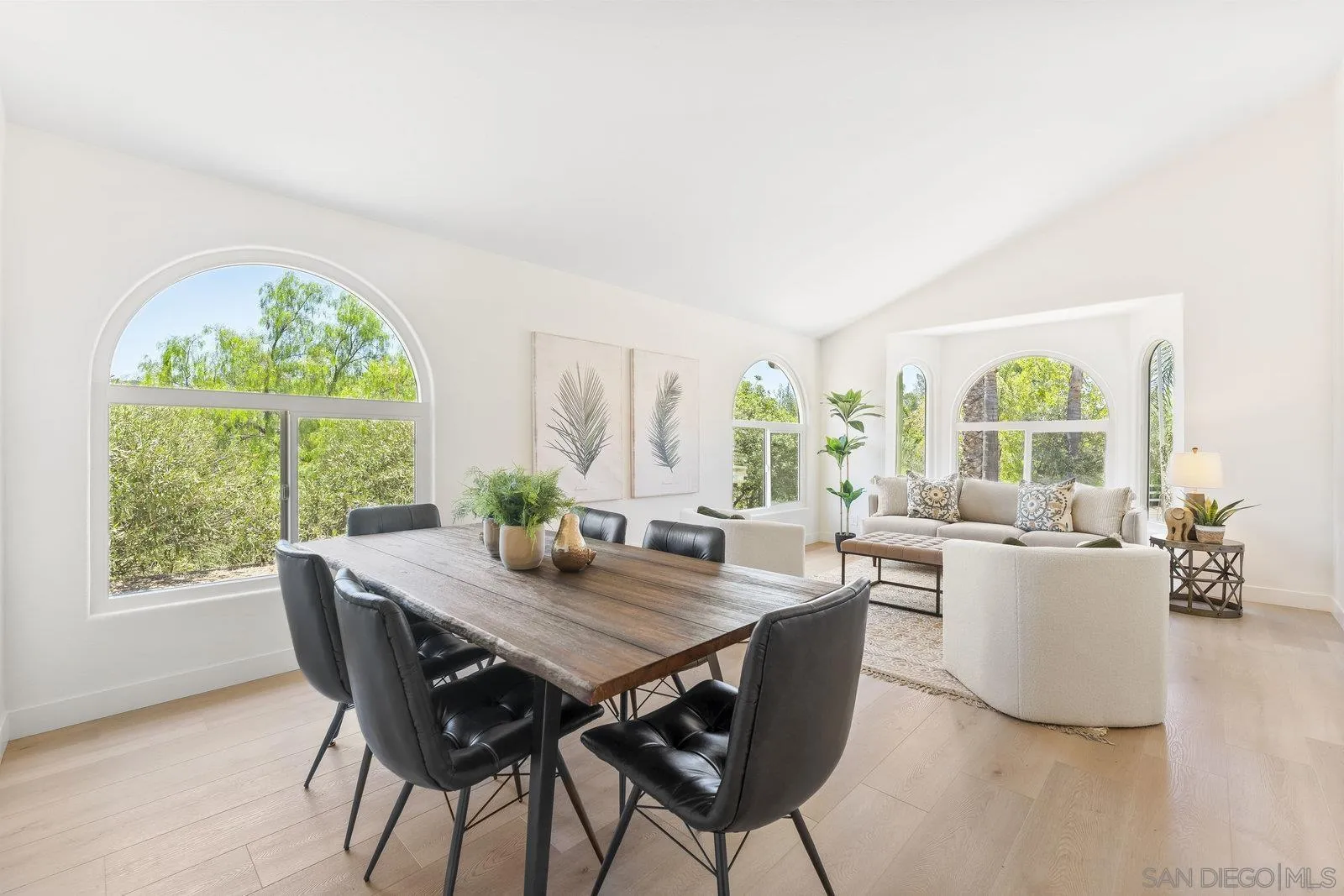 3195 Calle De Oro