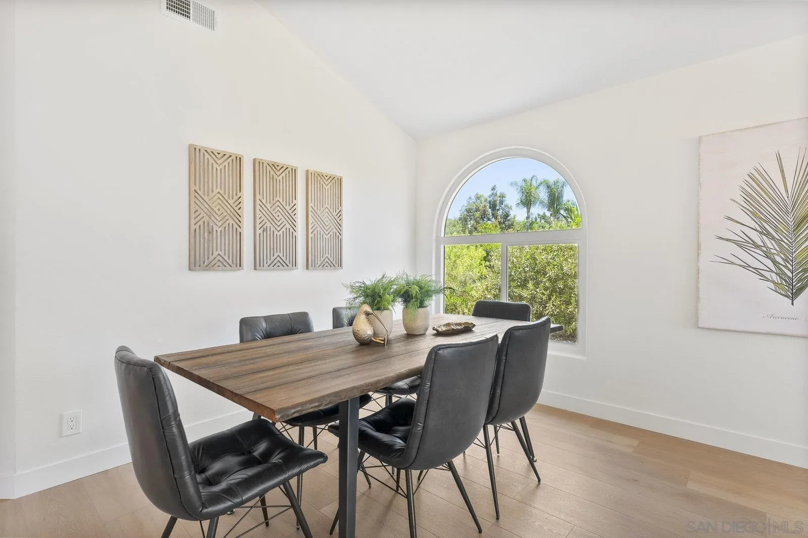 3195 Calle De Oro