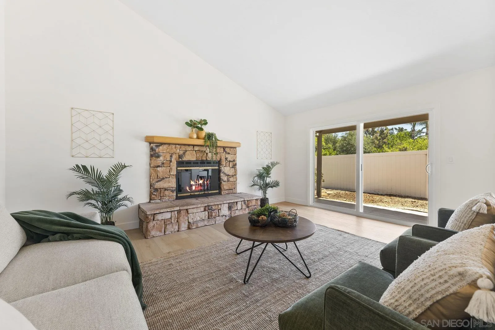 3195 Calle De Oro
