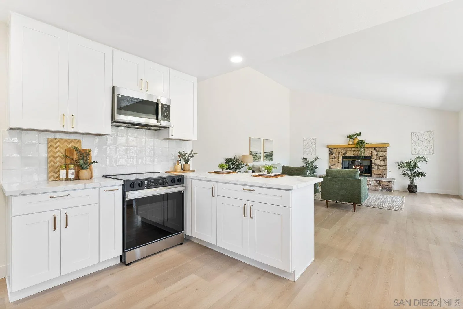 3195 Calle De Oro