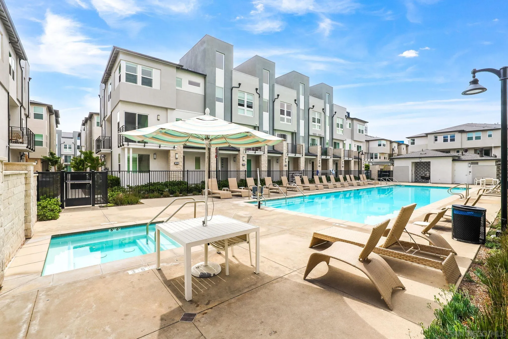 1531 W Bushell