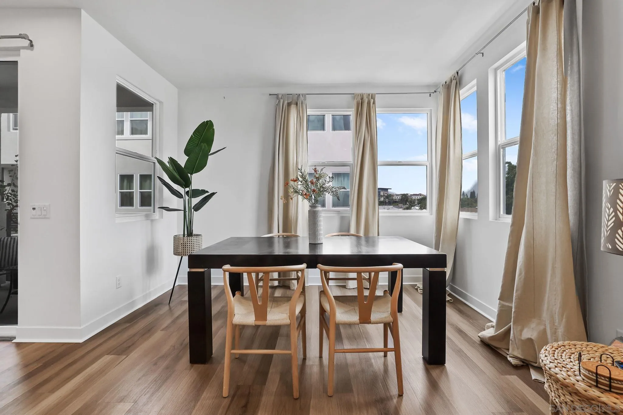 1531 W Bushell