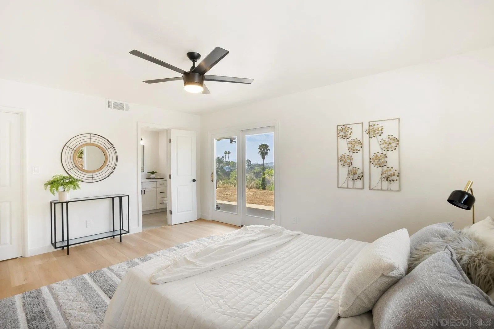 9484-86 La Cuesta Dr
