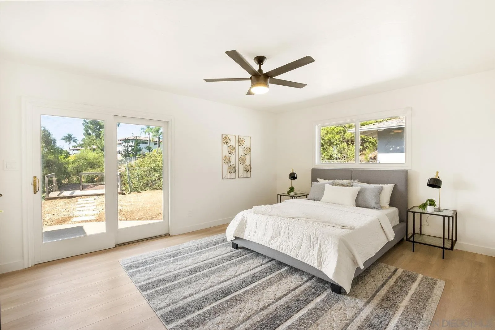 9484-86 La Cuesta Dr